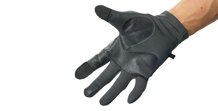 パーム部分と指先の滑り止めにはハイグリップ素材を採用