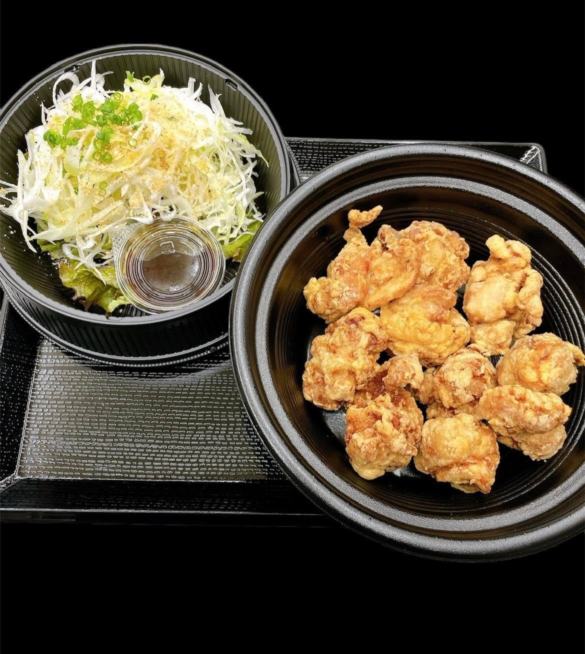 [「鶏からとネギのピリ辛ソース10個入り」1180円]