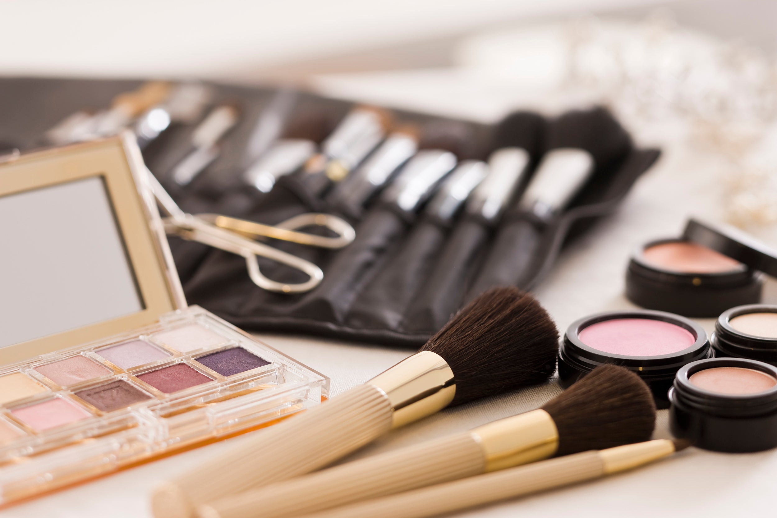 講師によるメイクの基礎レクチャー（イメージ）