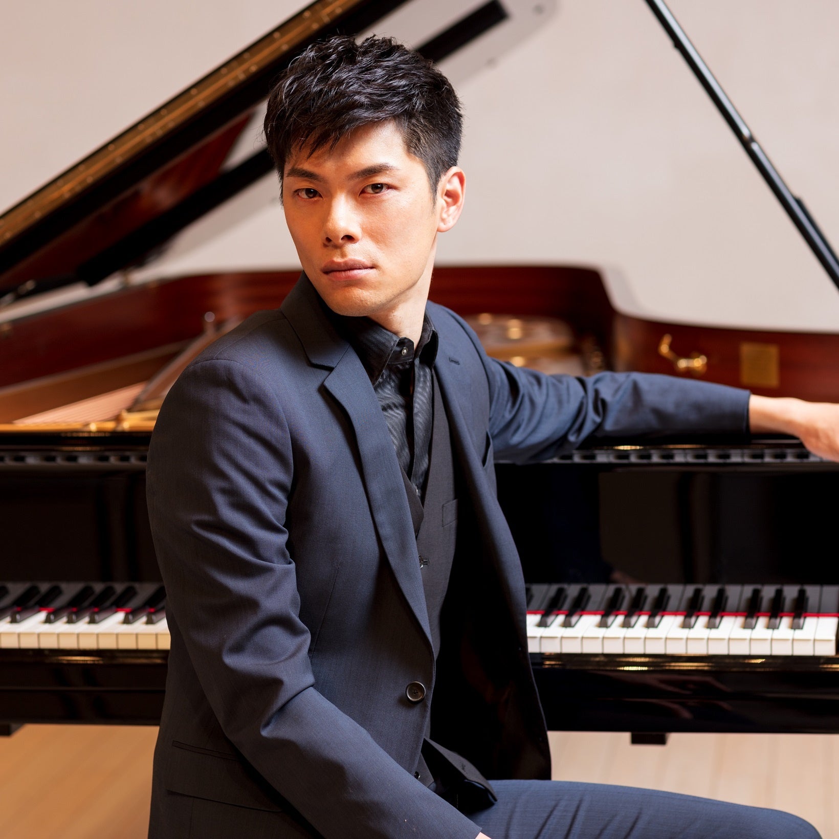 ピアニスト・外山啓介氏