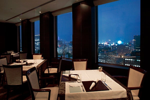 営業当時のフランス料理〈アンブローシア〉