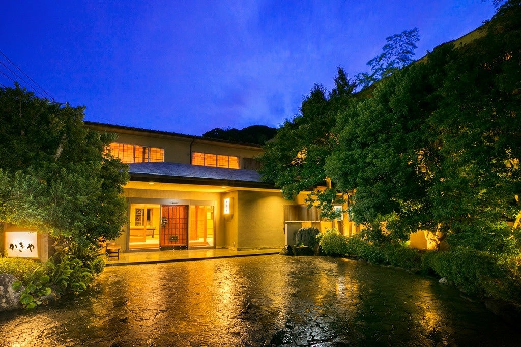 南伊豆の山あいにかまえる1軒の純和風旅館。