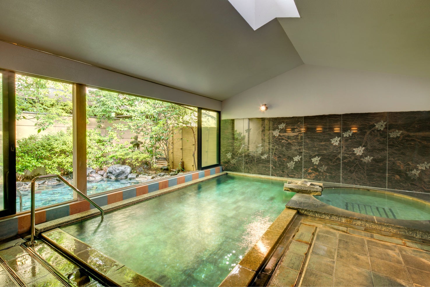 大浴場の利用時間／ 15：00～23：30、6：00～9：30