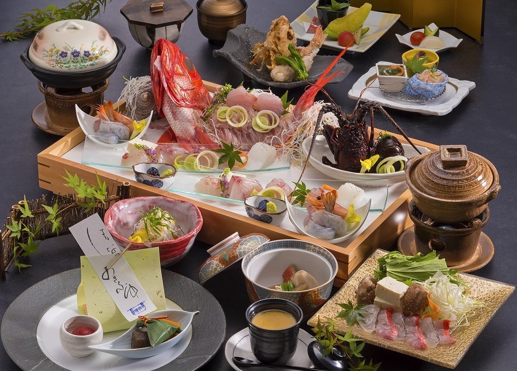 伊豆の海が育んだ季節の素材一つ一つを丁寧に仕立て上げた本格割烹料理。