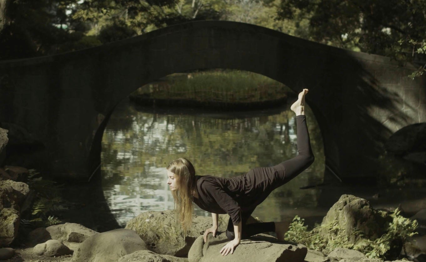 映画『牙の曲線』（2022公開）（C）2022 emir heart Inc.