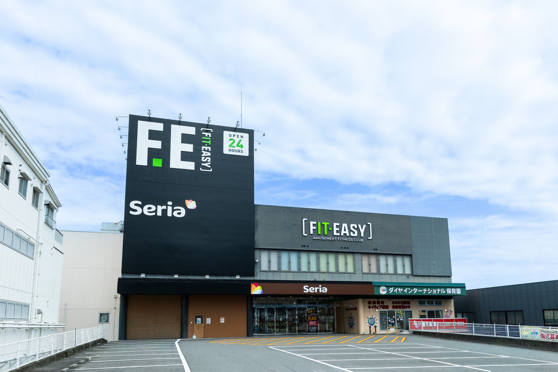 『エクセル』、リニューアル発売初月の売上が旧品比220%※と好調の「スキニーリッチシャドウ N」から、ピンクニュアンスを溶け込ませた限定カラーが2色登場