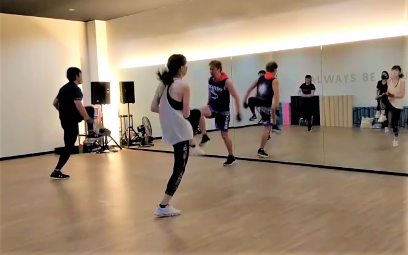 スタジオでは対面によるレッスンも