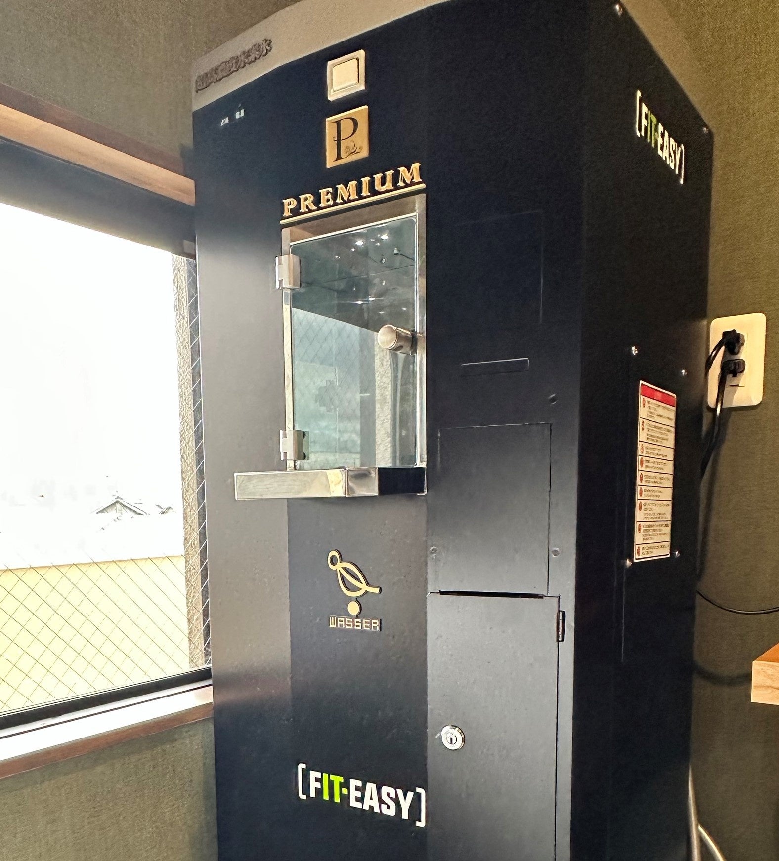 事務所内に設置された水素水サーバー