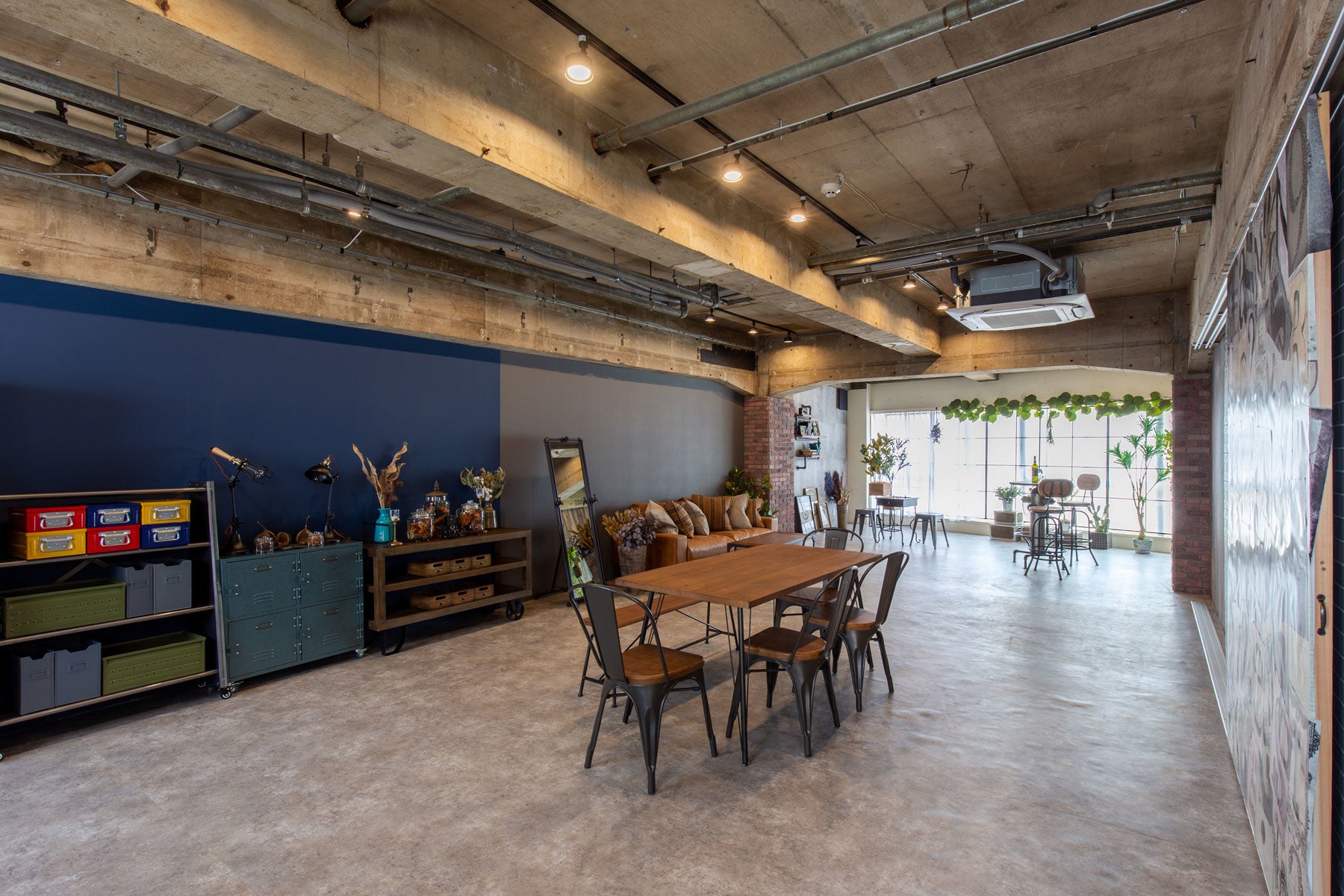 ブルックリン風でシックなコンセプトの「ビターキャラメル」