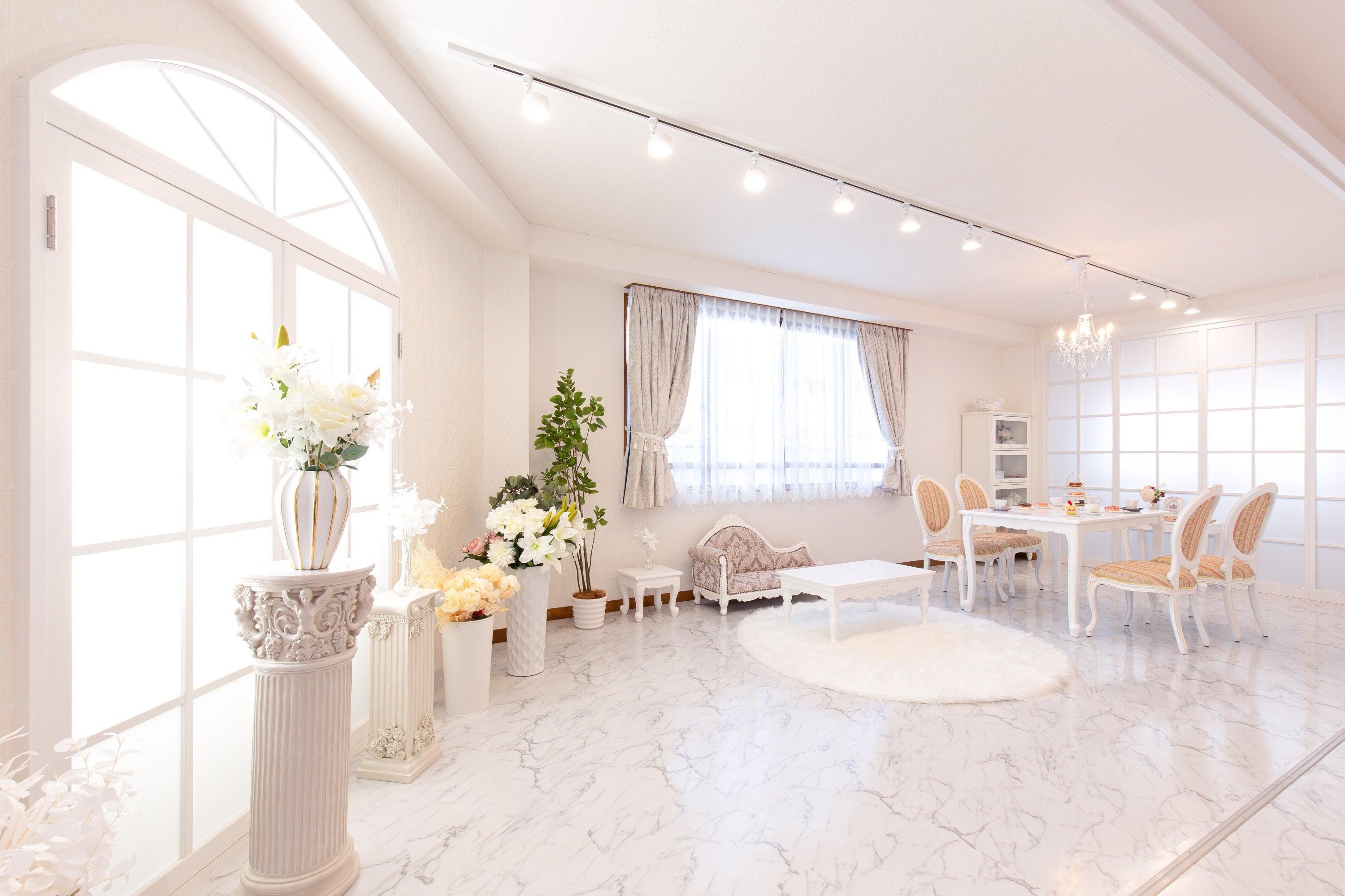 ホワイトロココで優美な広々としたレンタルスタジオ「ショートケーキ」