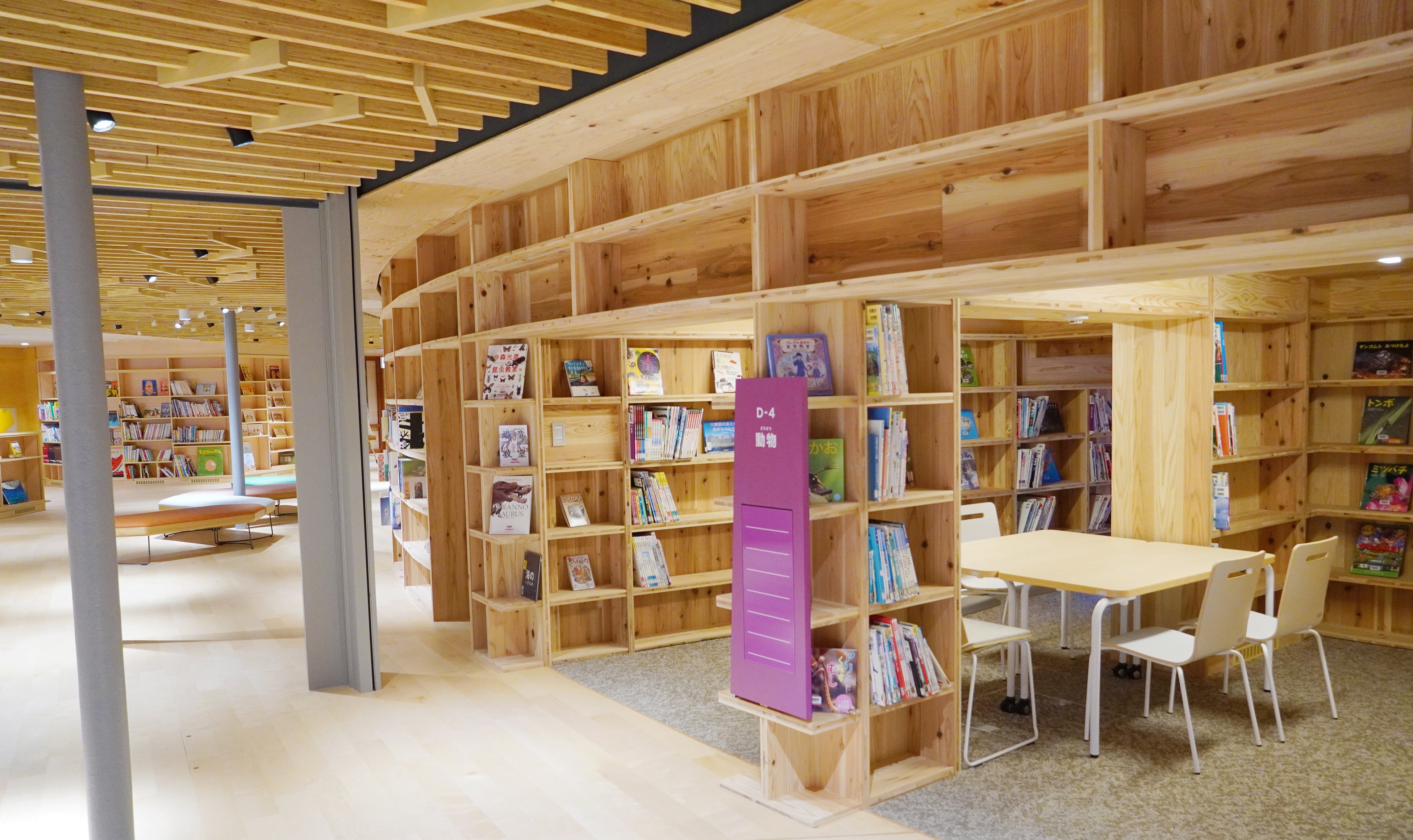 「学び舎 ゆめの森」図書ひろば