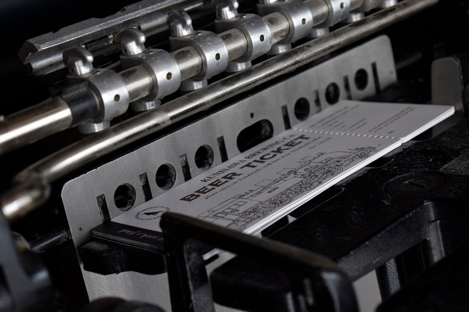 ペーパーアイテムもデザインから印刷まで全て自社制作しております