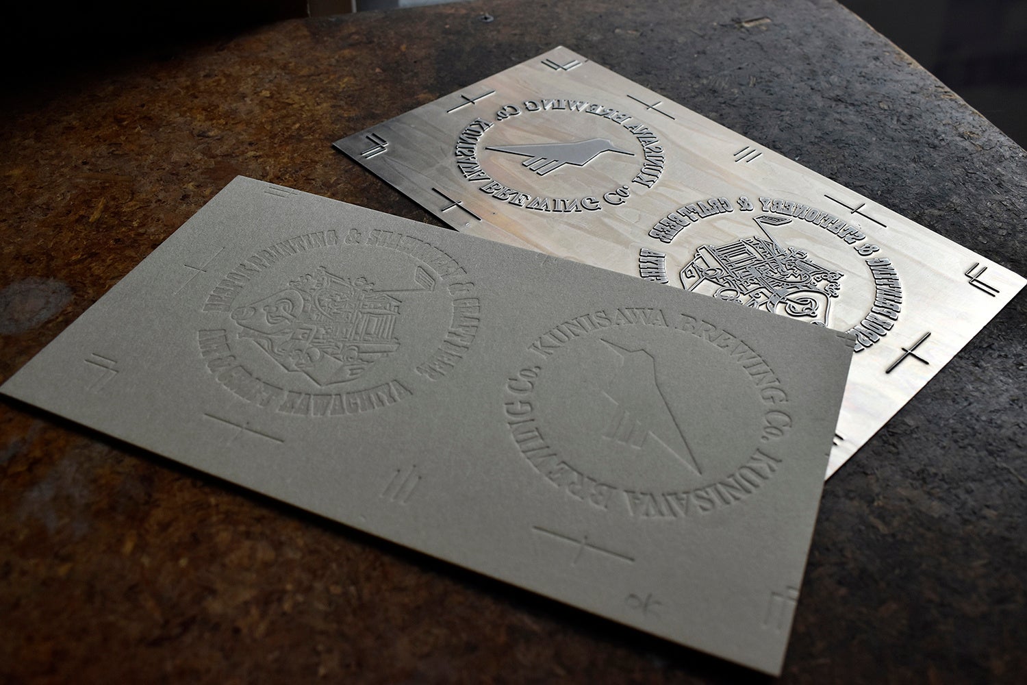 ペーパーアイテムもデザインから印刷まで全て自社制作しております