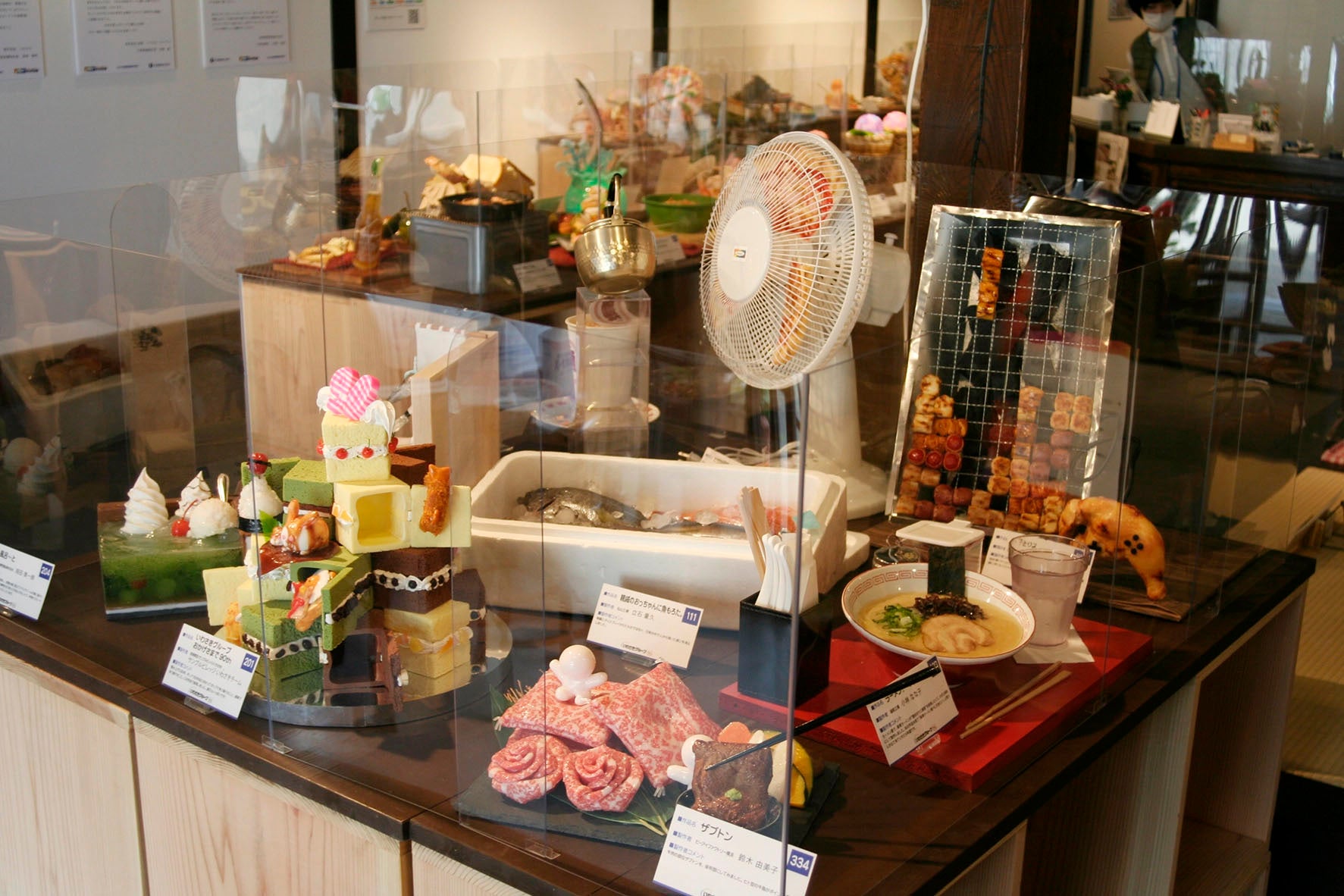 「おいしさのアート展2022 in 岐阜・郡上八幡」会場風景〈11月〉／食品サンプルならではの不思議な表現がいっぱい