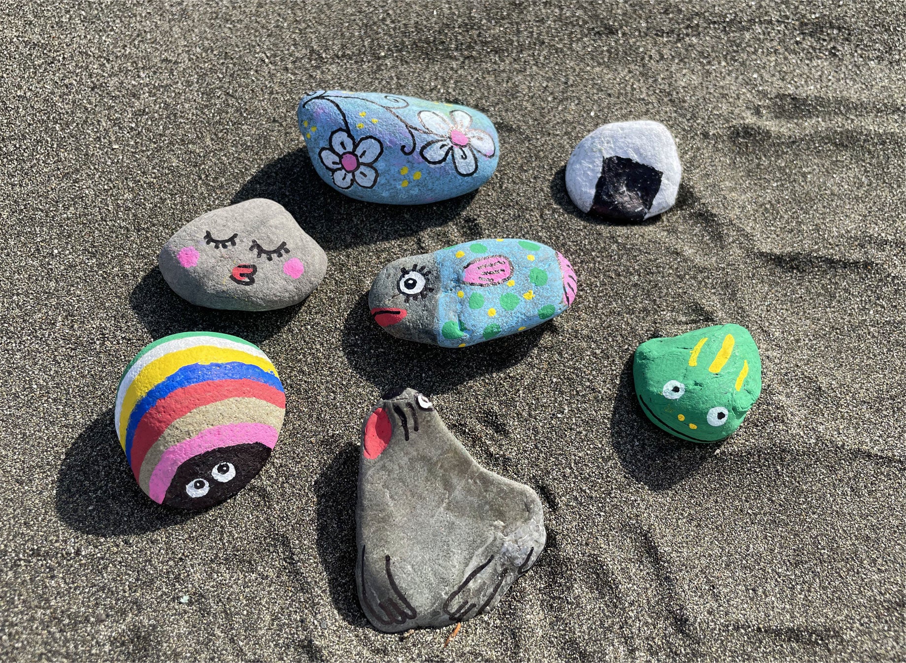 つるつる石ころアート