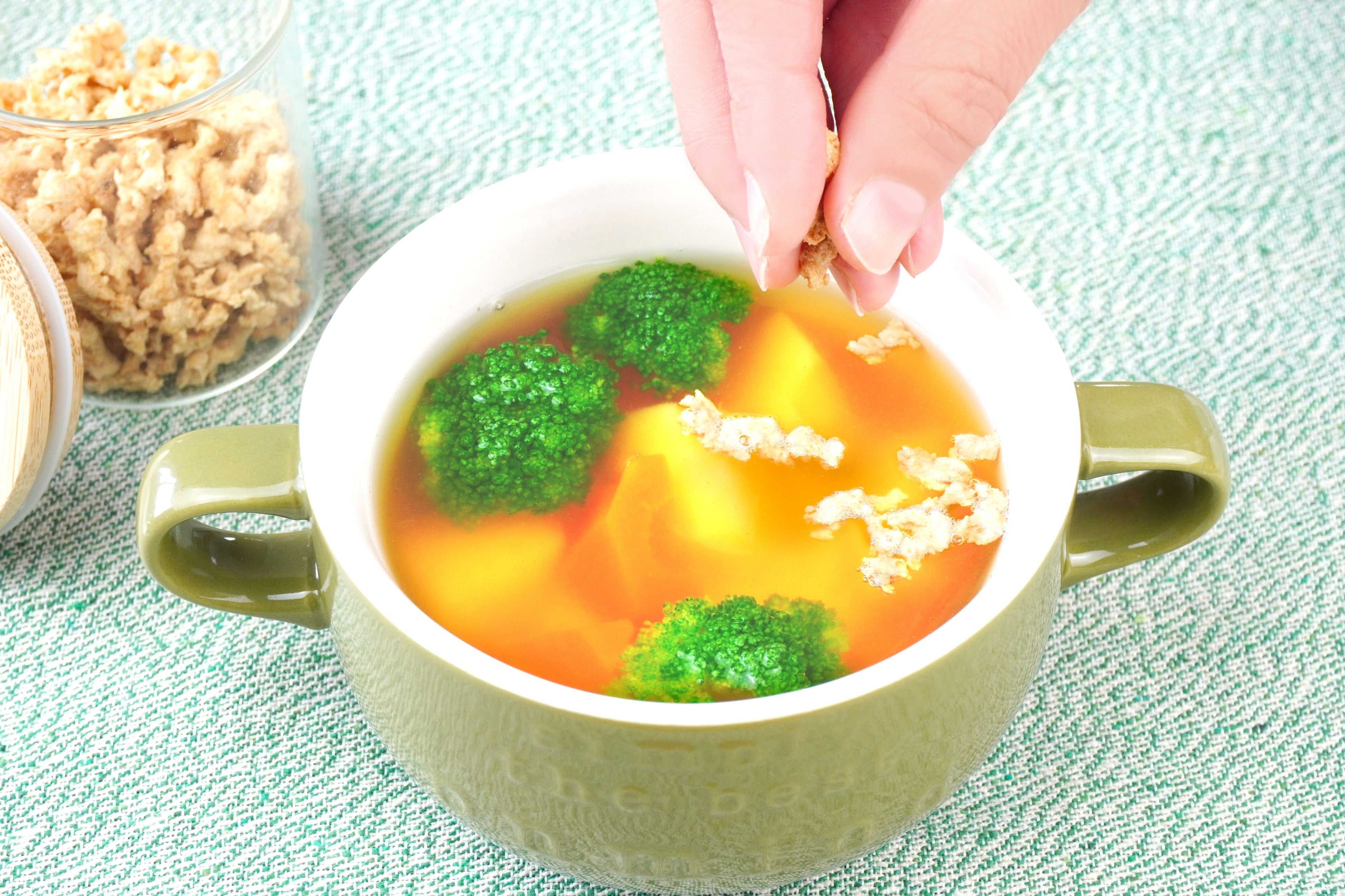 スープにいれて、簡単にたんぱく質アップ