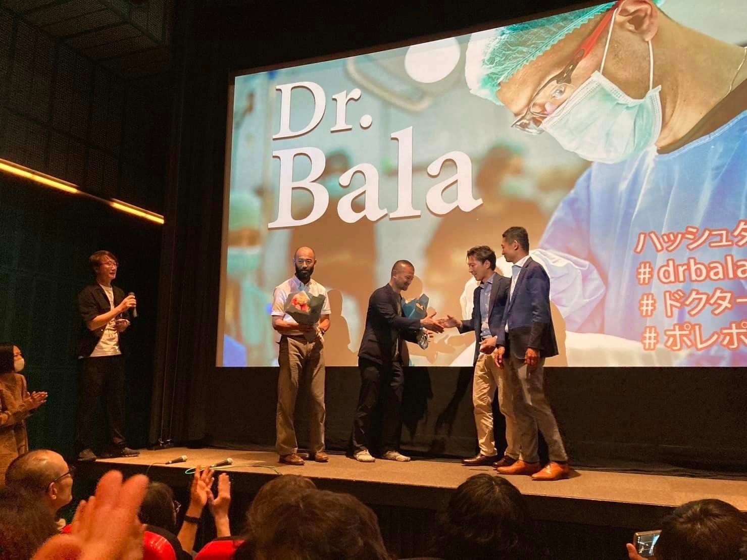 公開初日には大村医師も舞台挨拶に登場。