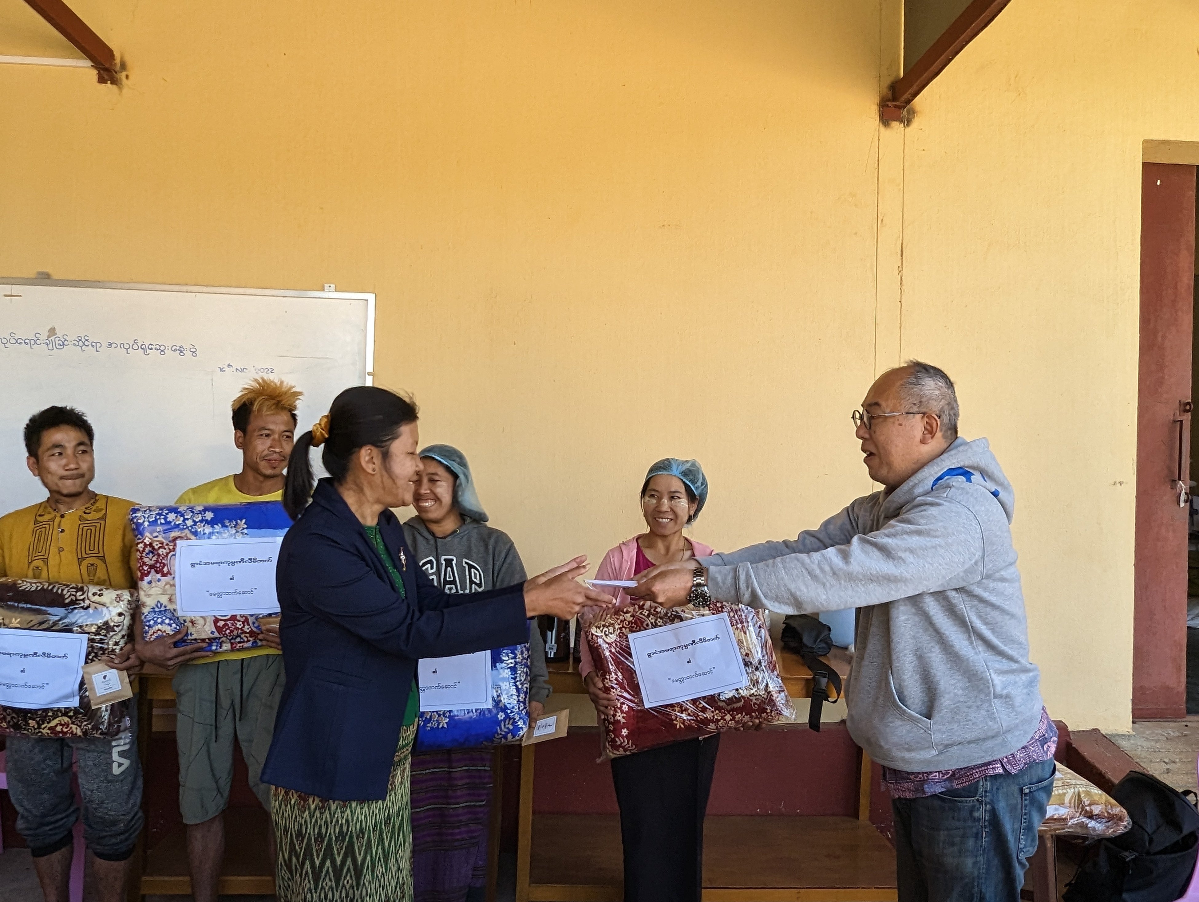 ロコベル から感謝を込めて、寄付もさせていただきました。