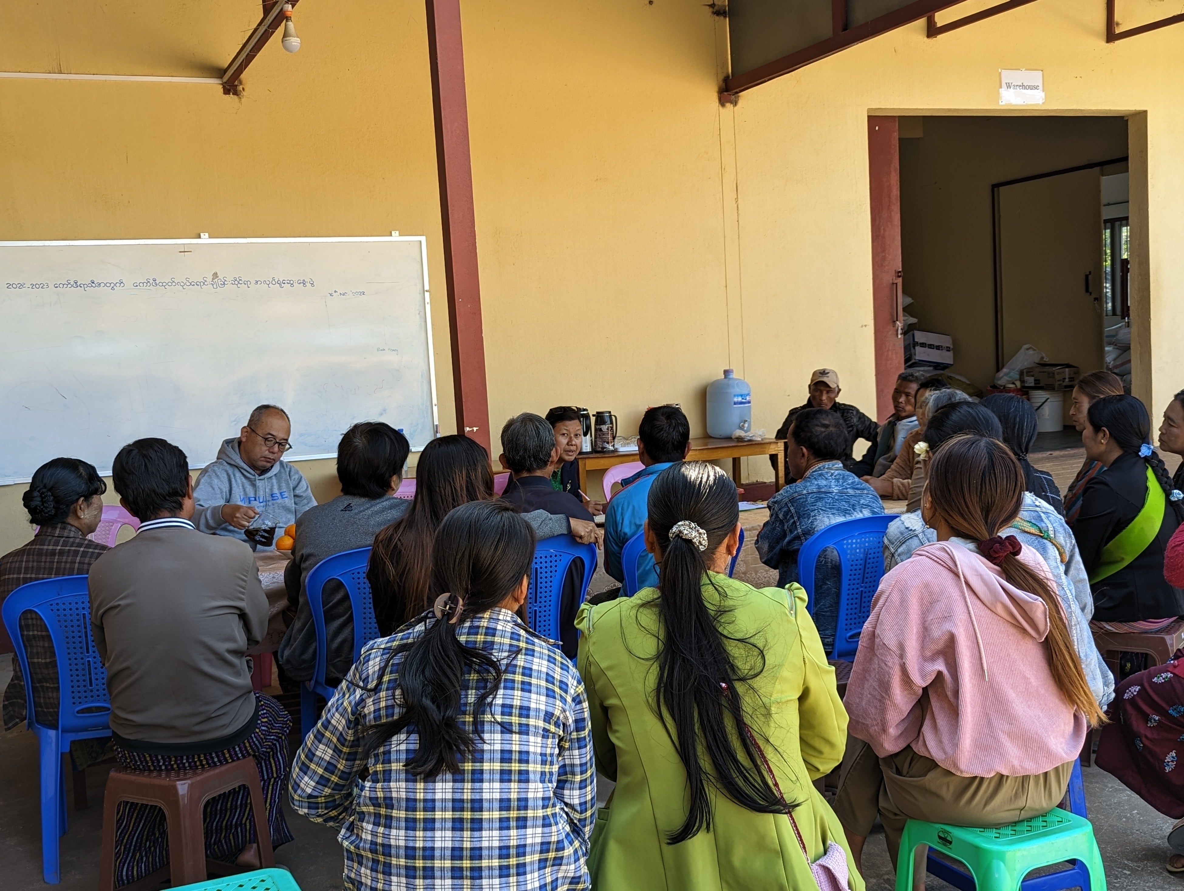 地元のコーヒー農家やコレクターのみなさんとの交流会。2023年2月23日、アマヤーコーヒーファクトリーにて