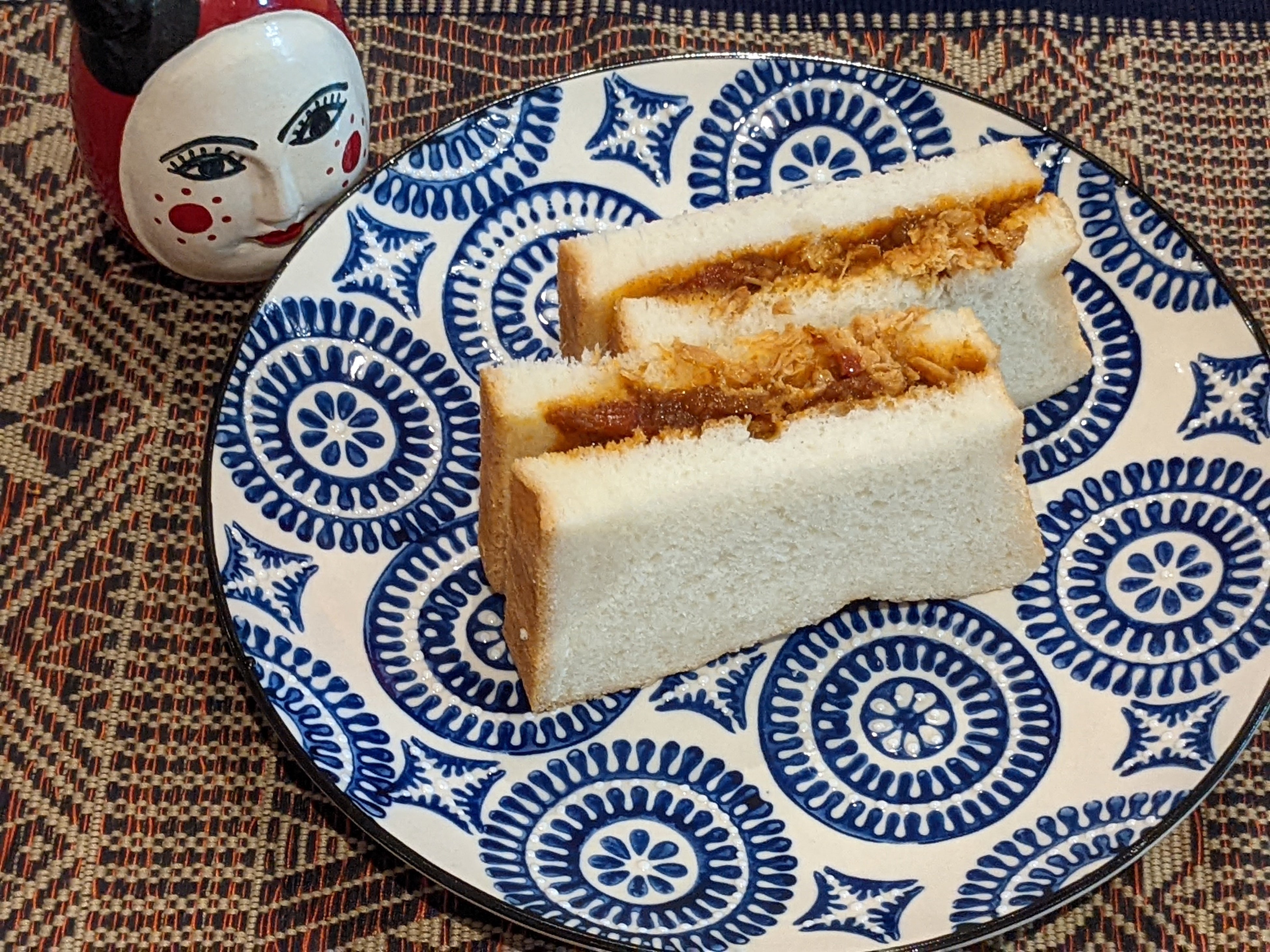 【激辛チェッターヒン×銀座に志かわ】サンドイッチスタイルのミャンマーカレーパン