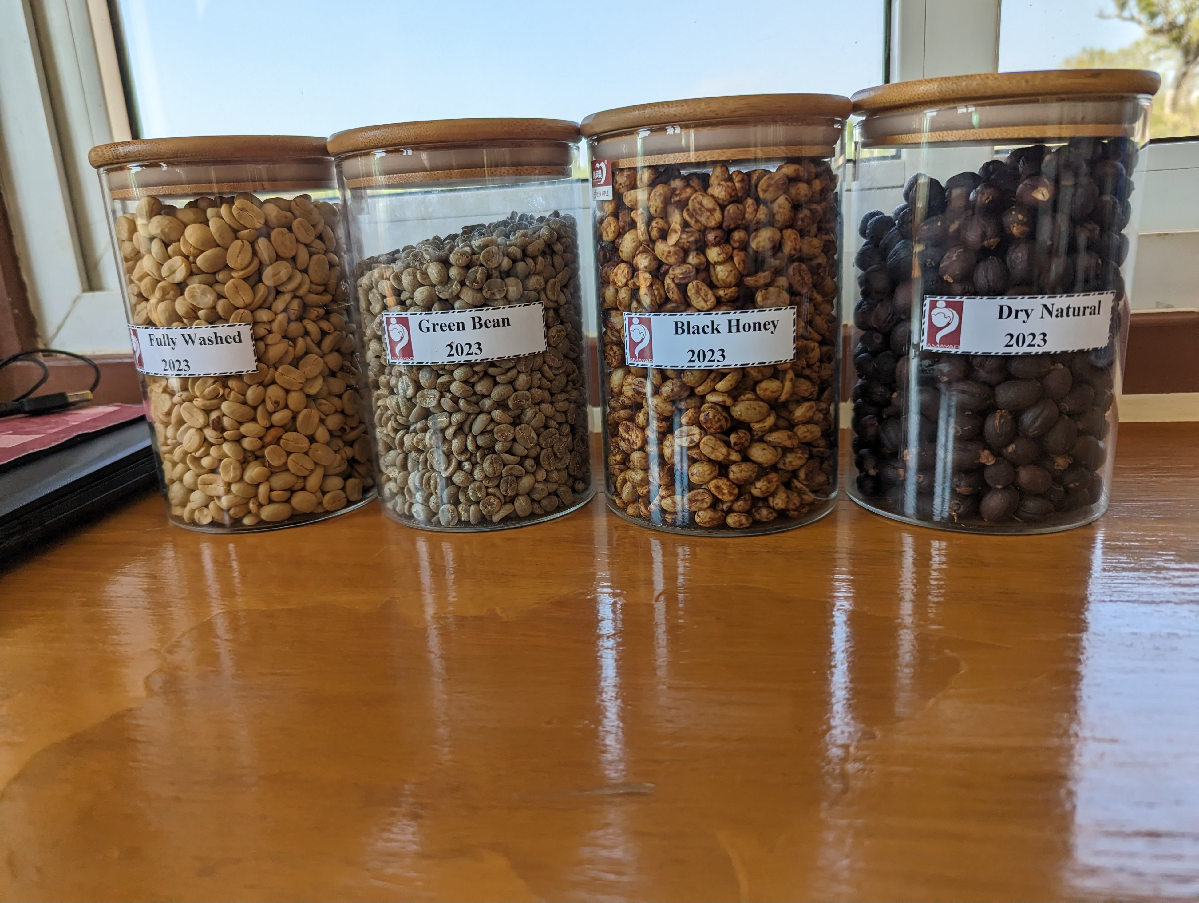 アマヤーコーヒーのトップブランドのコーヒー豆。RoCoBeLでは左端のFully Washedを購入しています。