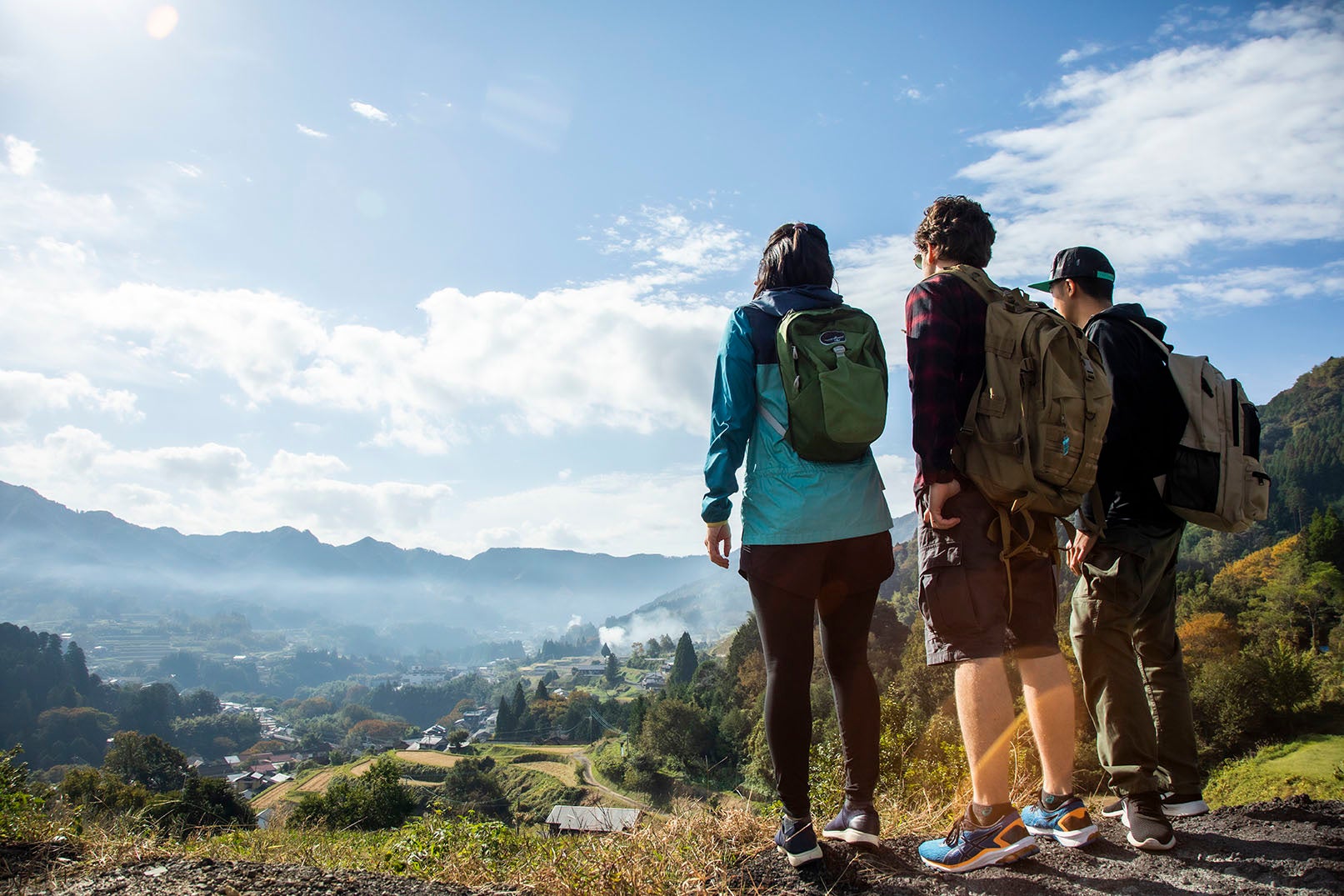 里の眺めを一望