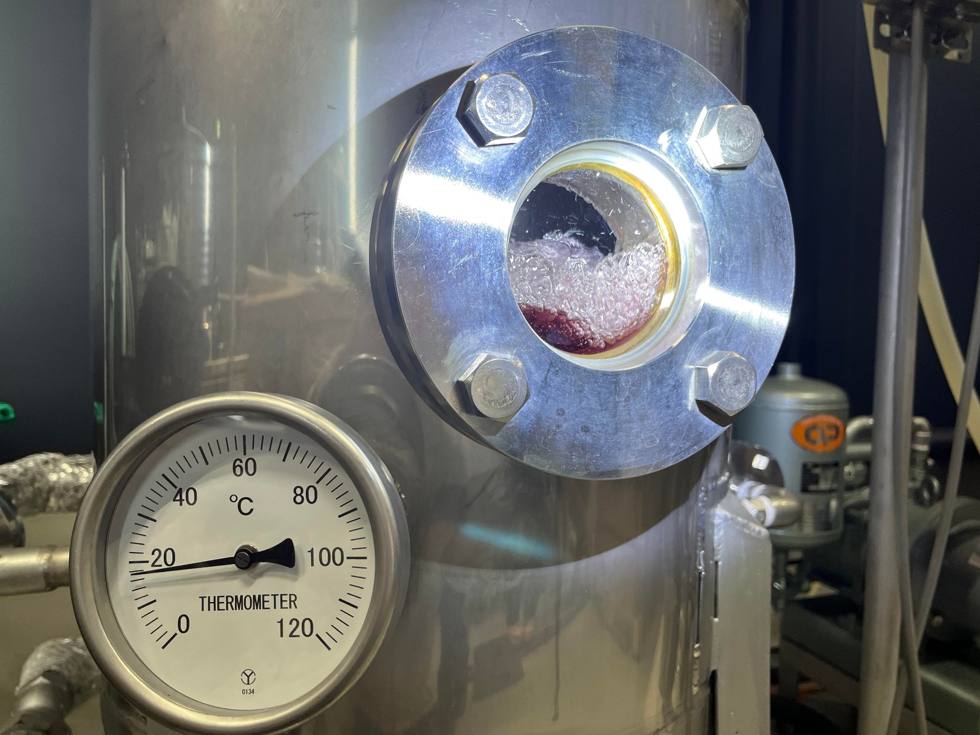 ブドウポマースの減圧蒸溜