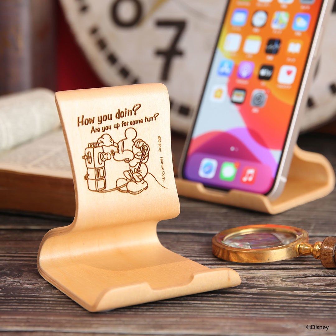 ディズニーファン必見 天然木の風合い ディズニーキャラクター デザインのスマホスタンドで デスク周りを優しい空間に Hamee株式会社 ディズニーファン必見 天然木の風合い ディズニーキャラクター デザインのスマホスタンドで デスク周りを優しい空間に Hamee株式会社