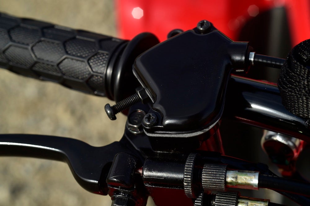 アクセルセーブ機構  スピードが出すぎないようにアクセ  ルをセーブする機構