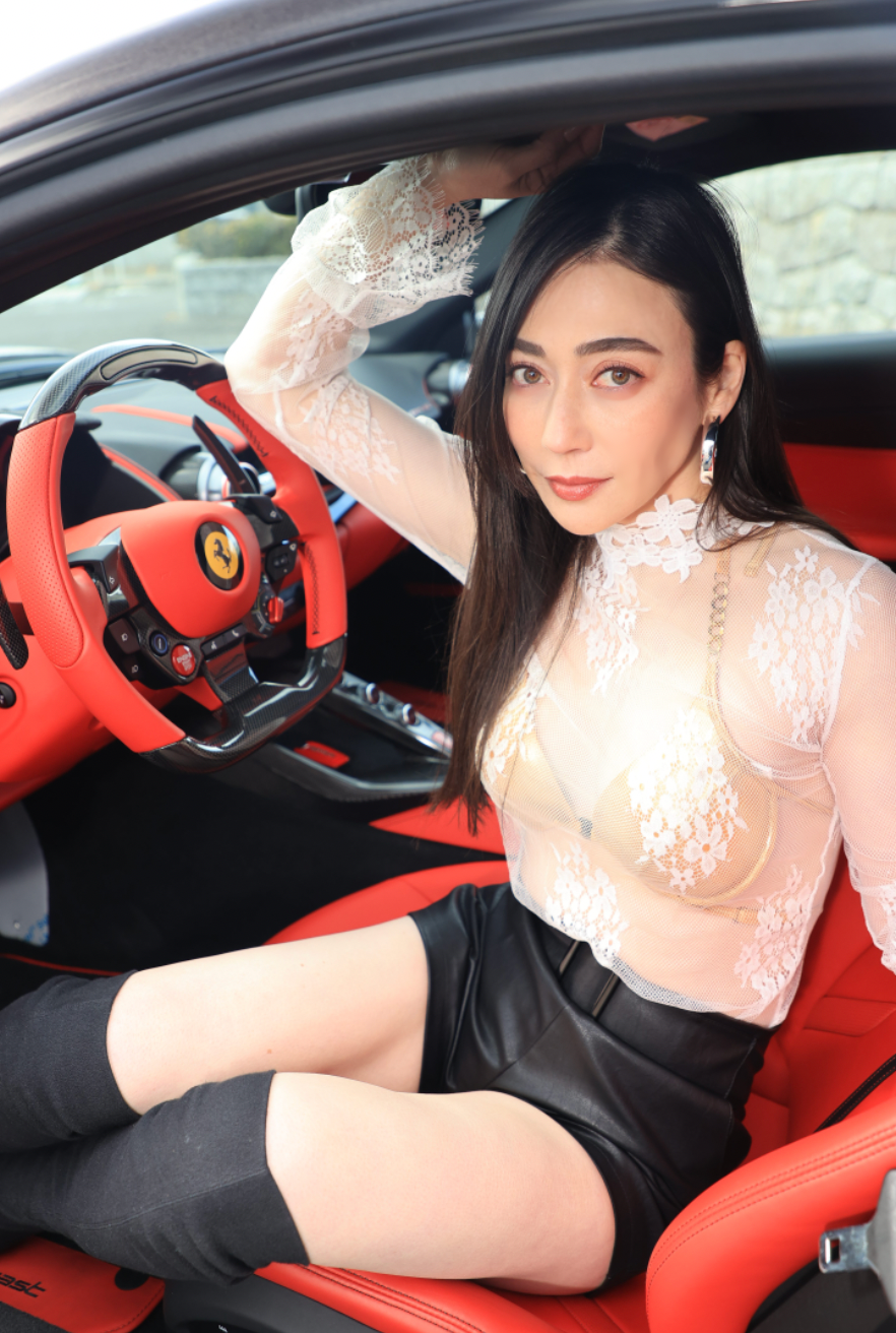 レーシングドライバー 塚本ナナミ