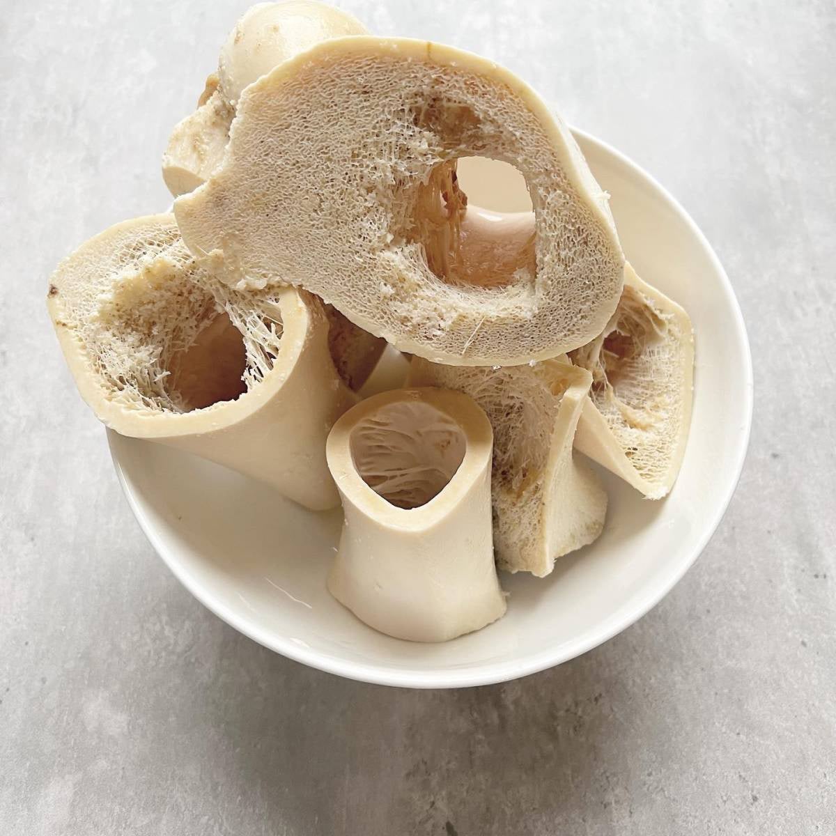KUONでじっくり煮出したあとの骨
