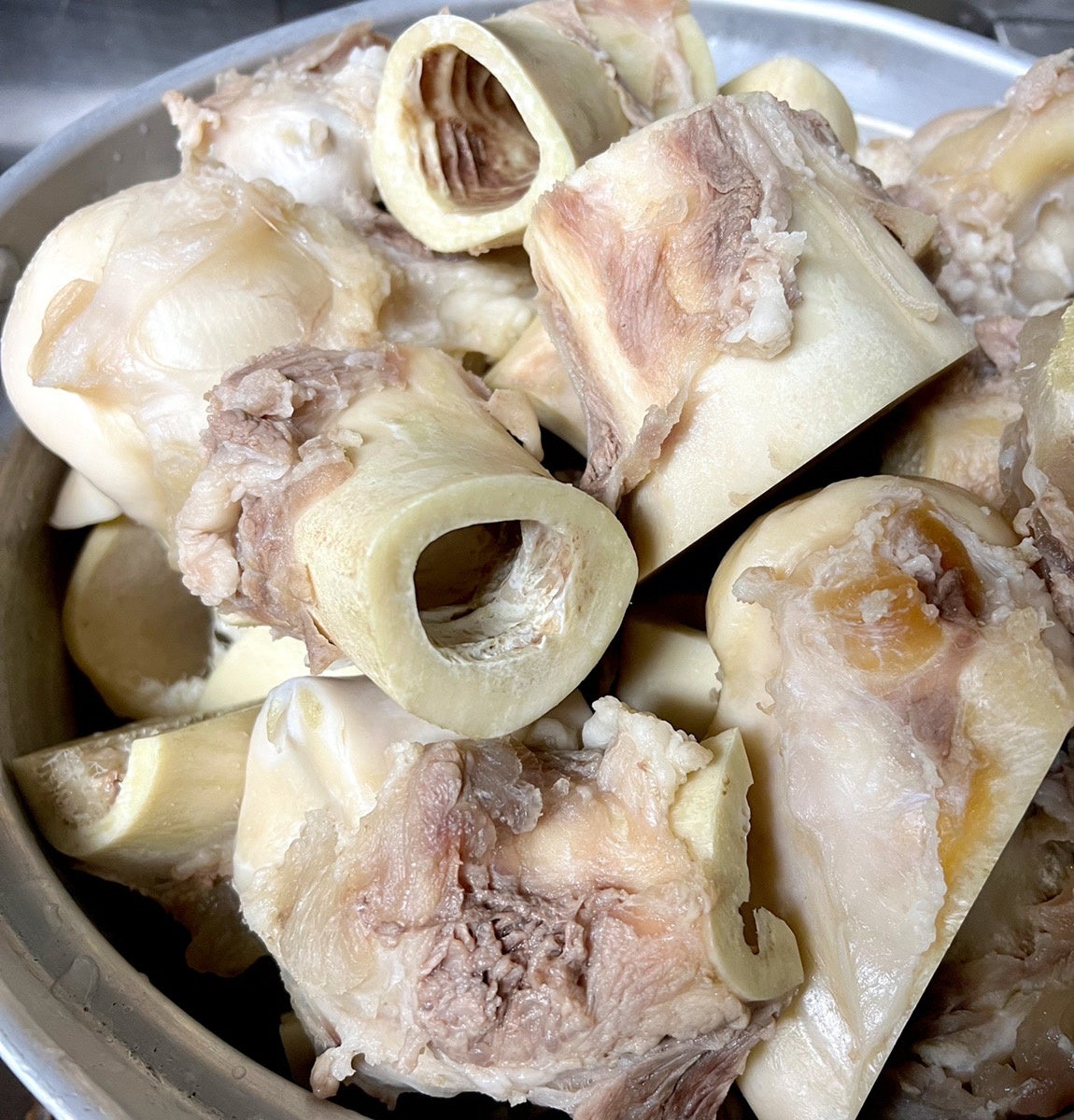 煮込む前の「ほね」