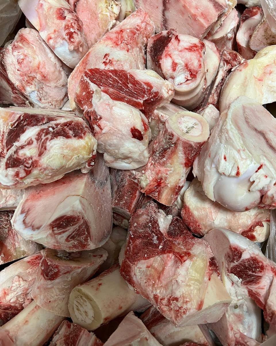 KUONで煮込む前の牛の骨