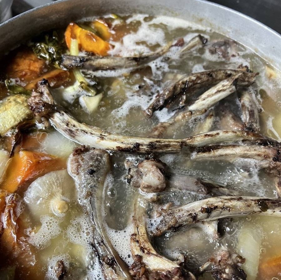 KUONほねのおだしはサスティナブルな素材をじっくり煮込んでいます