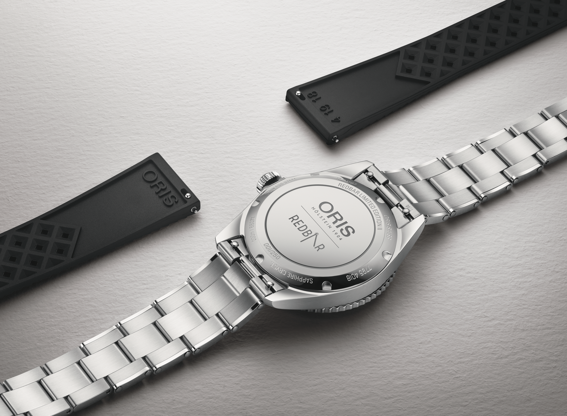 Oris、時計愛好家コミュニティとの限定品「ORIS x RedBar ダイバーズ