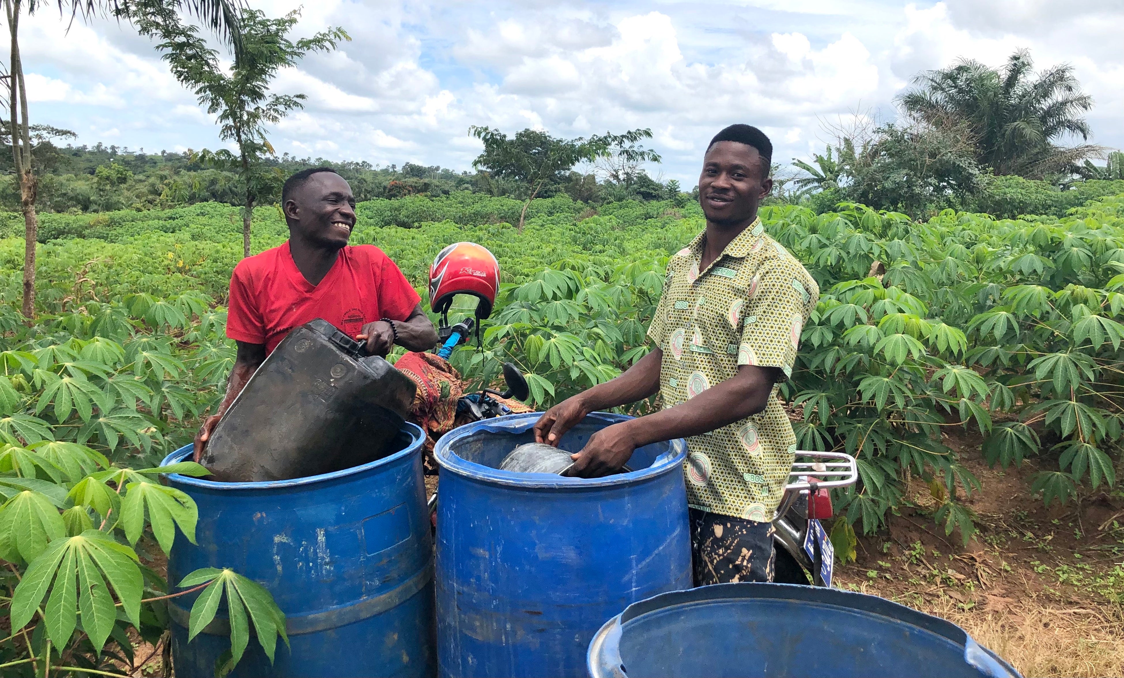 エチオピアやルワンダの小さな農園にも訪問。