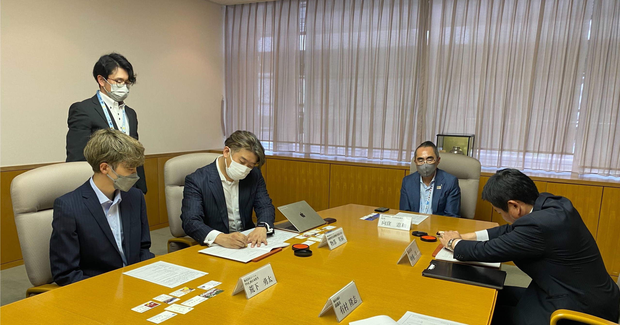 霧島市との立地協定の調印式の様子