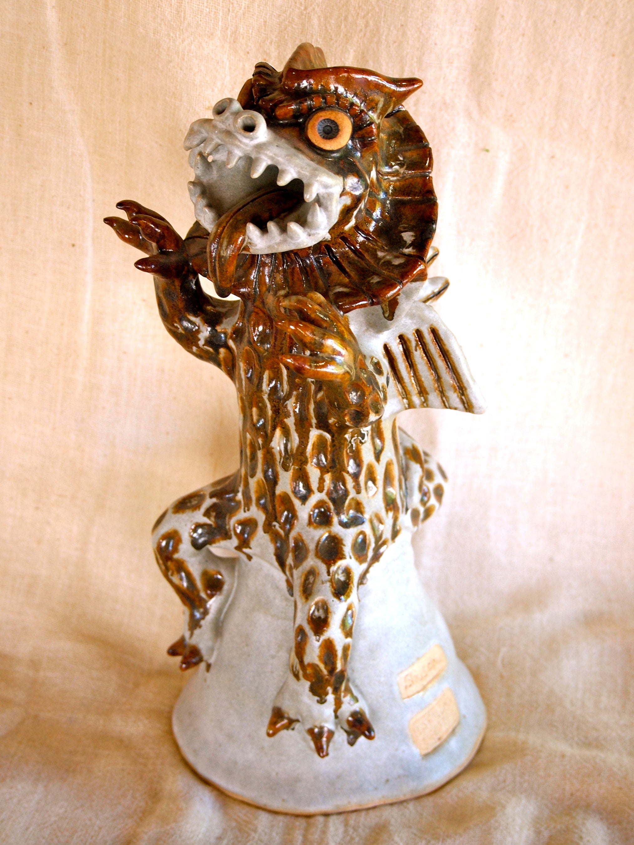 中野マーク周作「エリマキザウルス」2018年／陶器／¥80,000