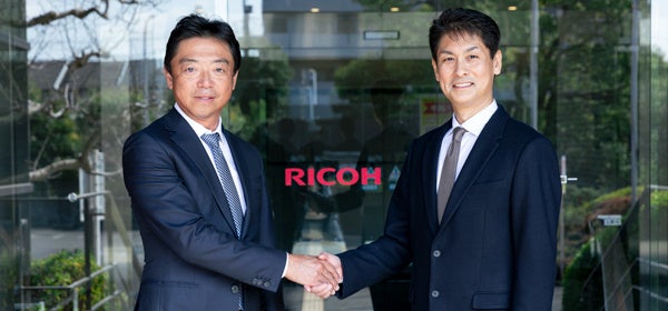 （左：PTCジャパン株式会社 代表取締役　桑原宏昭　右：株式会社リコー デジタル戦略部コーポレートIT統括センター所長　浜中啓恒氏）
