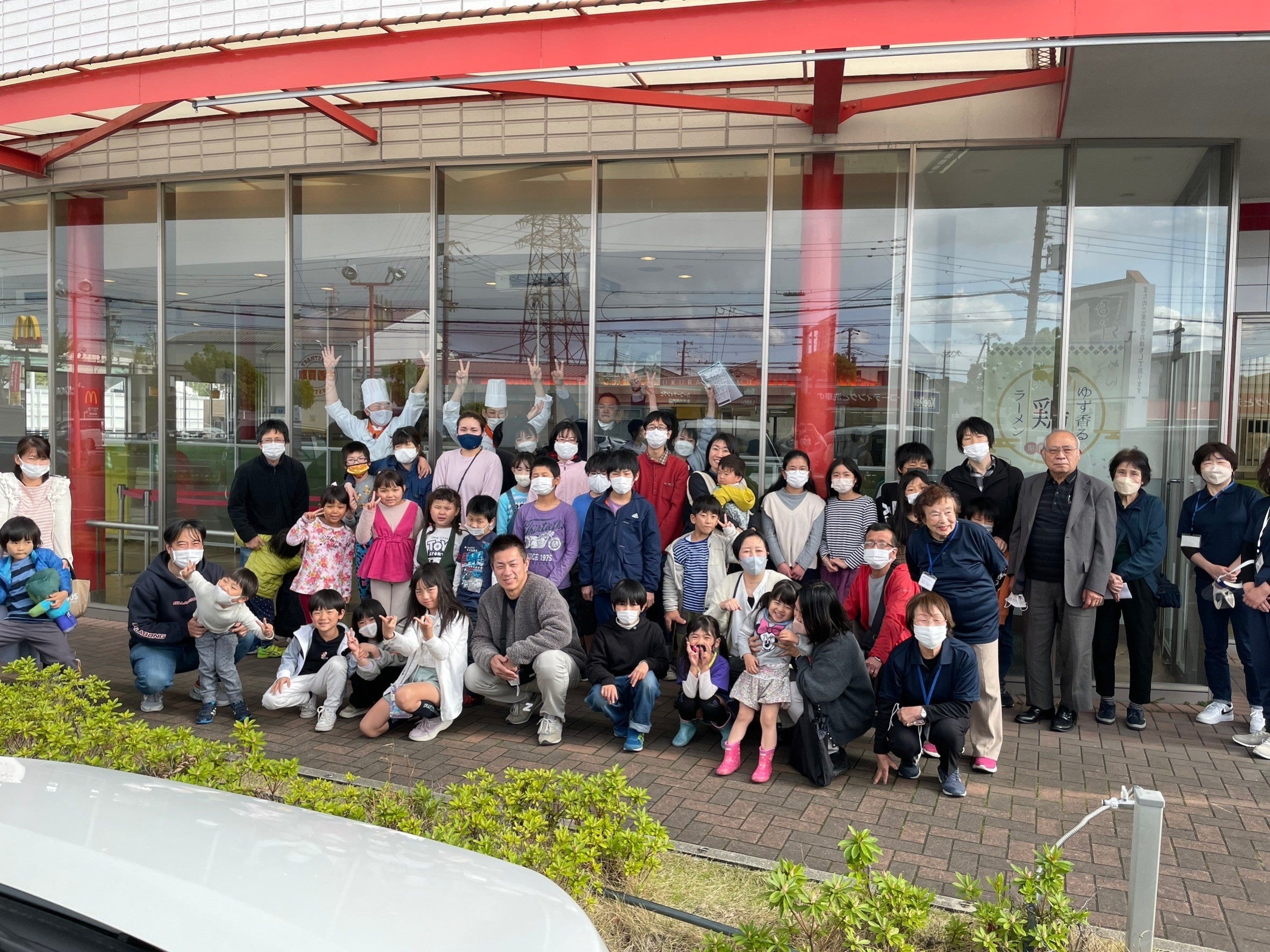 みんなで元気に集合写真を撮りました