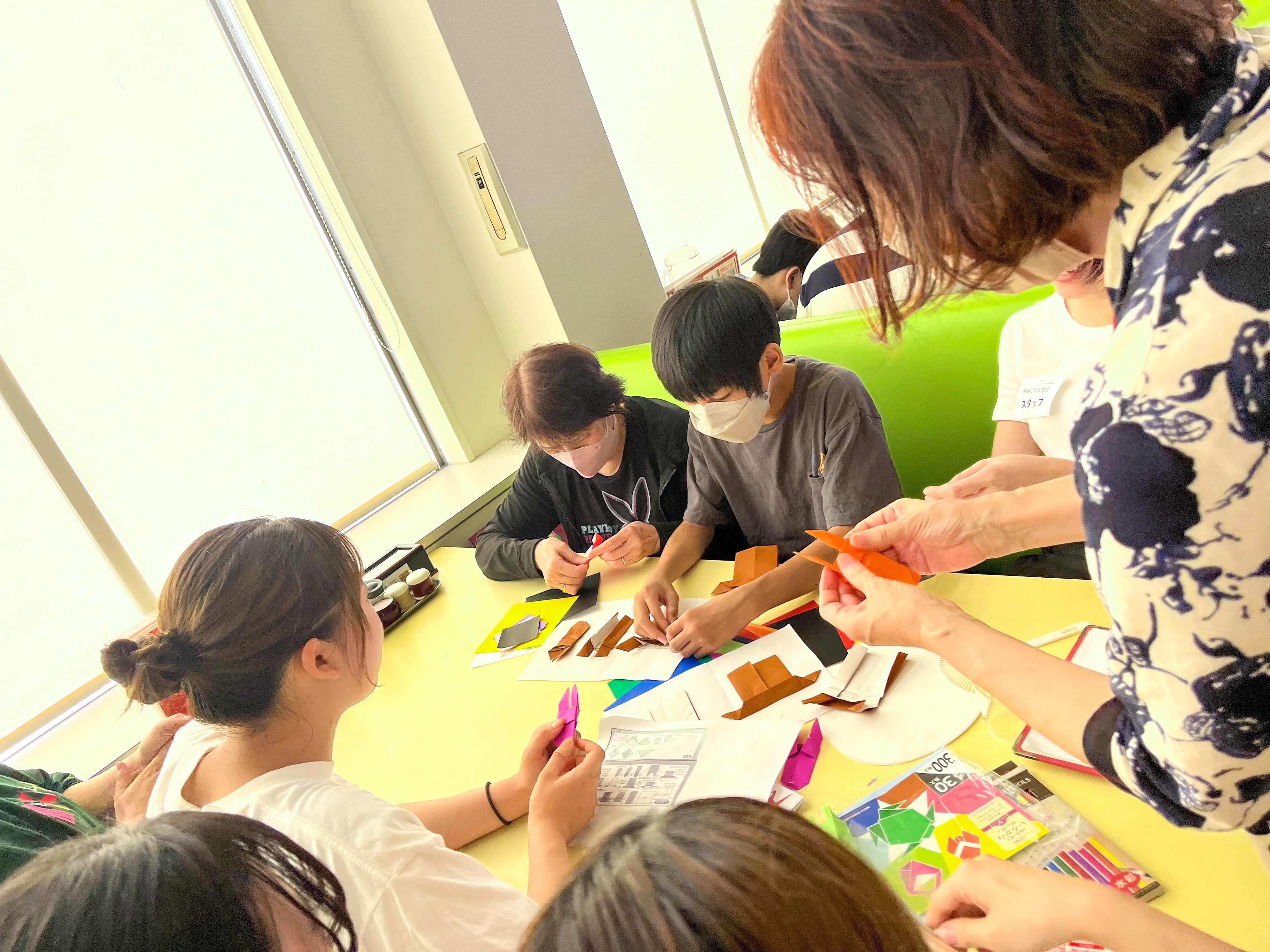 折り紙でカブトムシを折りました